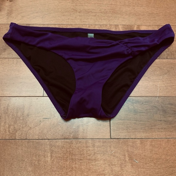 Victoria’s Secret Purple Bikini Bottom Size Small - Picture 1 of 2